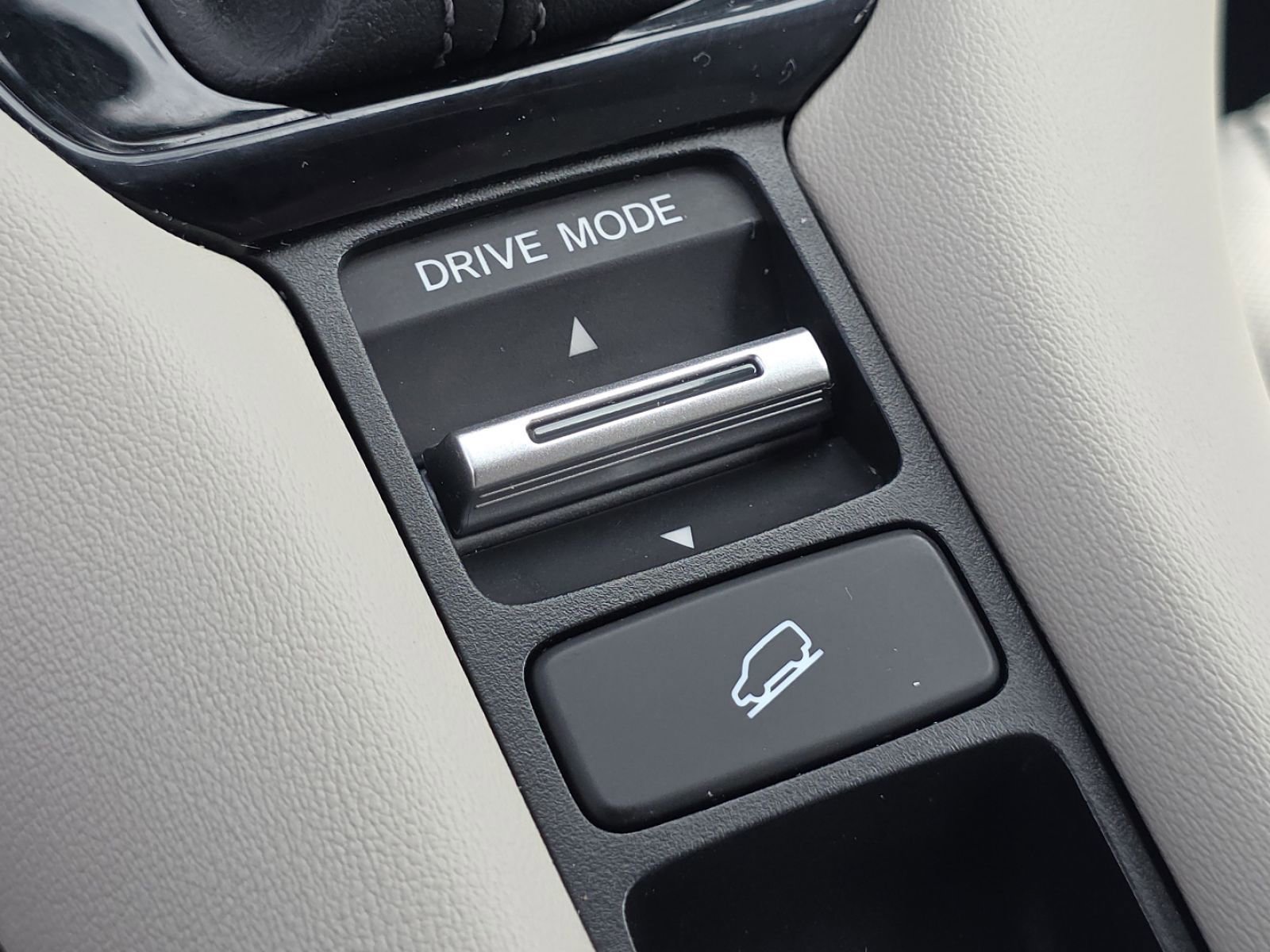 Used 2023 Honda HR-V LX image 5