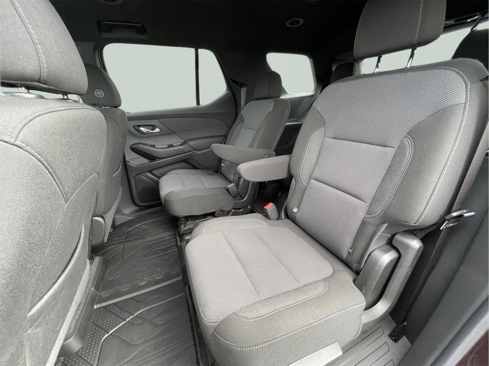 Used 2022 Chevrolet Traverse LT image 16