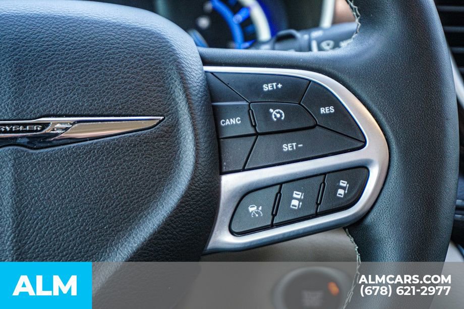 Used 2024 Chrysler Pacifica Select image 32