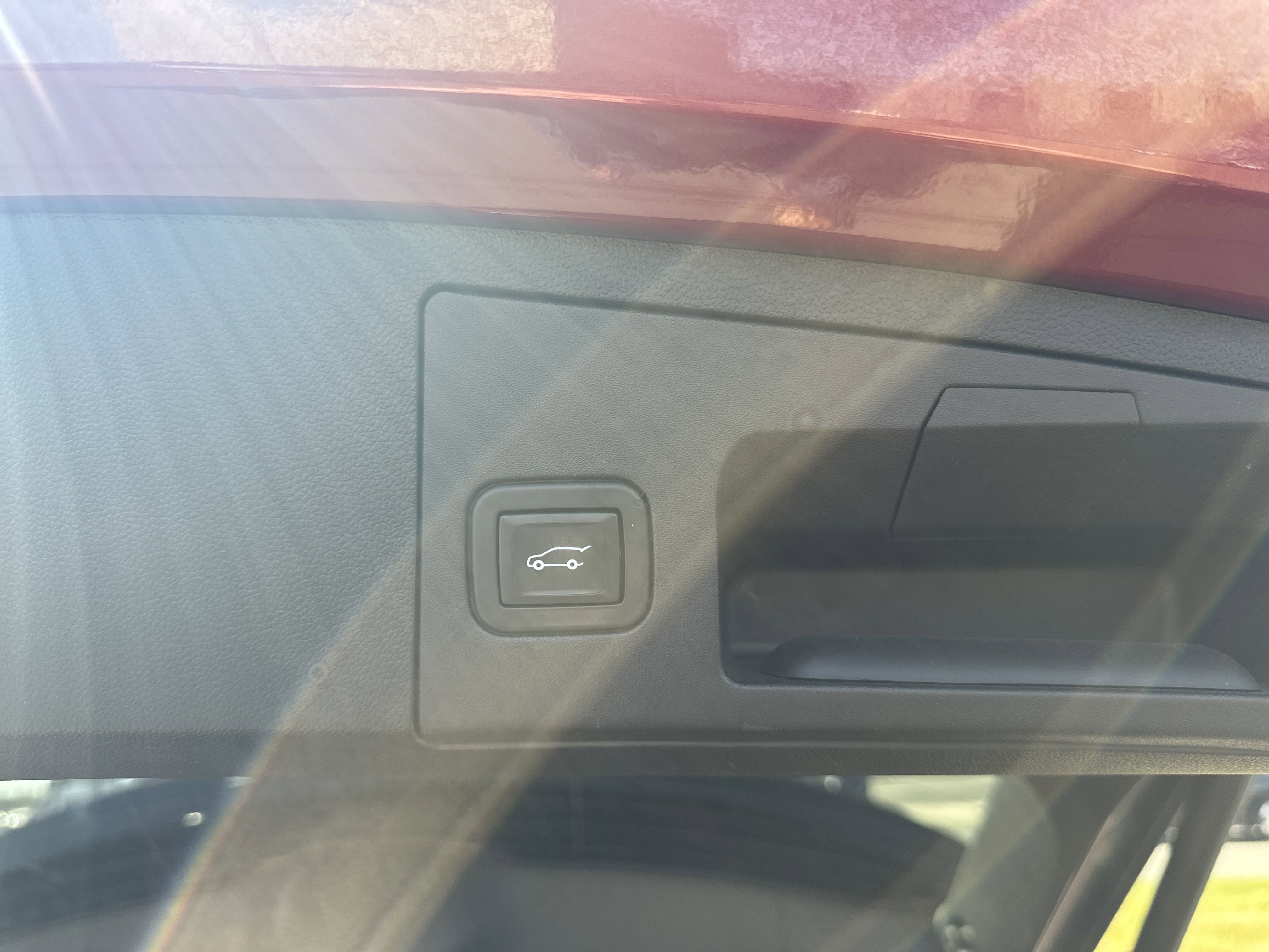 Used 2020 Cadillac XT4 Premium Luxury w/ Cold Weather Package image 24