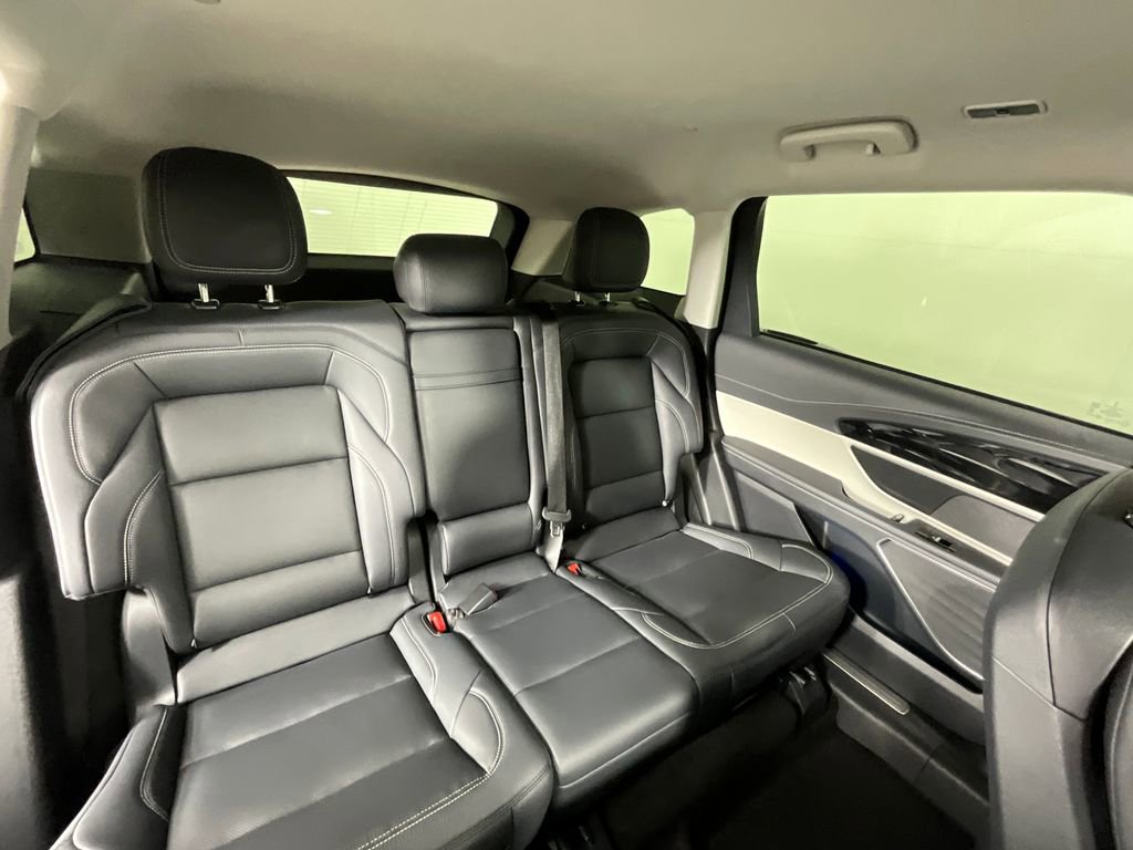 Used 2025 Lincoln Nautilus Premier image 21