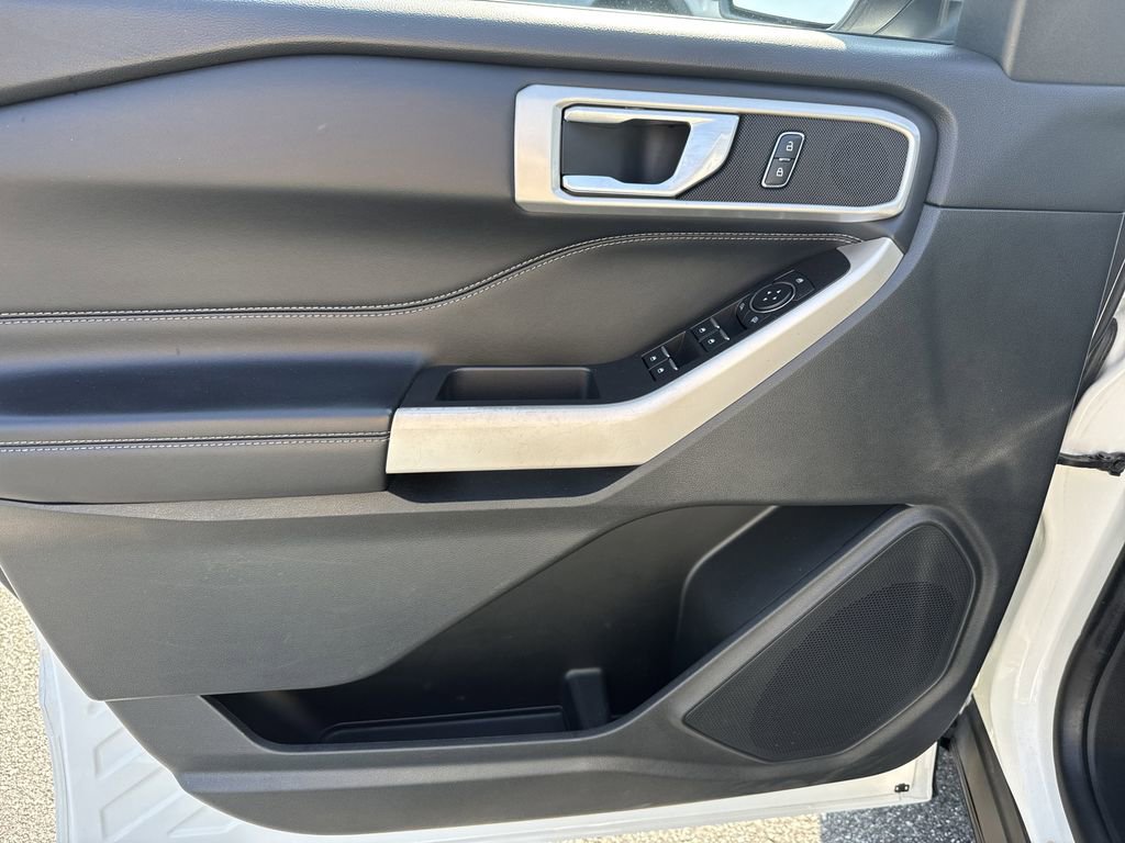 Used 2022 Ford Explorer XLT w/ Equipment Group 202A AWD/4WD image 10