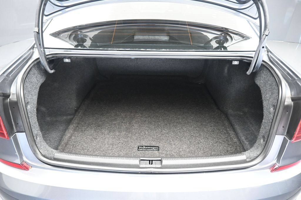 Used 2018 Volkswagen Passat 2.0T R-Line FWD image 42