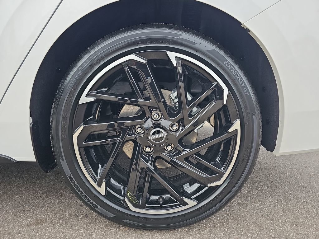 New 2026 Nissan Sentra SR w/ SR Premium Package FWD image 34