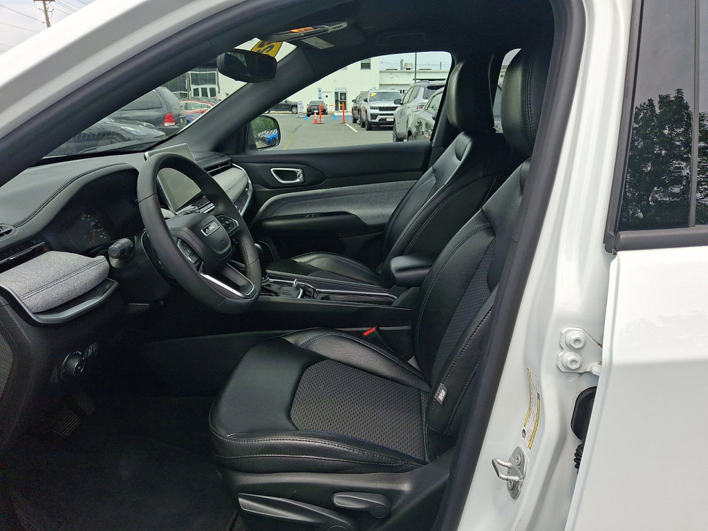 Used 2023 Jeep Compass Latitude AWD/4WD image 23