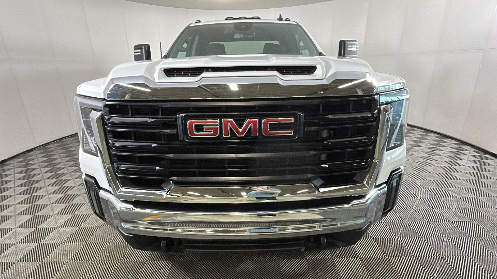 Used 2024 GMC Sierra 2500 Pro w/ Convenience Package AWD/4WD image 9