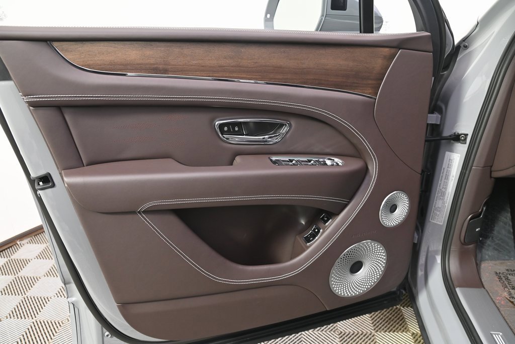 Used 2024 Bentley Bentayga Extended Wheelbase image 22