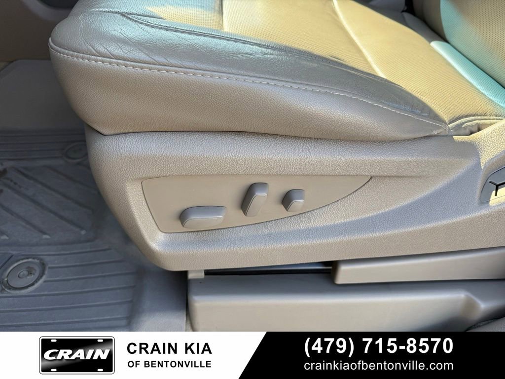 Used 2015 Chevrolet Suburban LTZ image 12