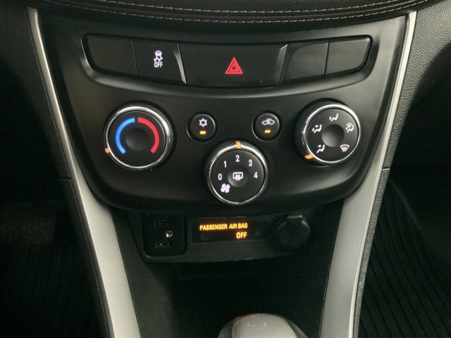 Used 2021 Chevrolet Trax LT AWD/4WD image 30