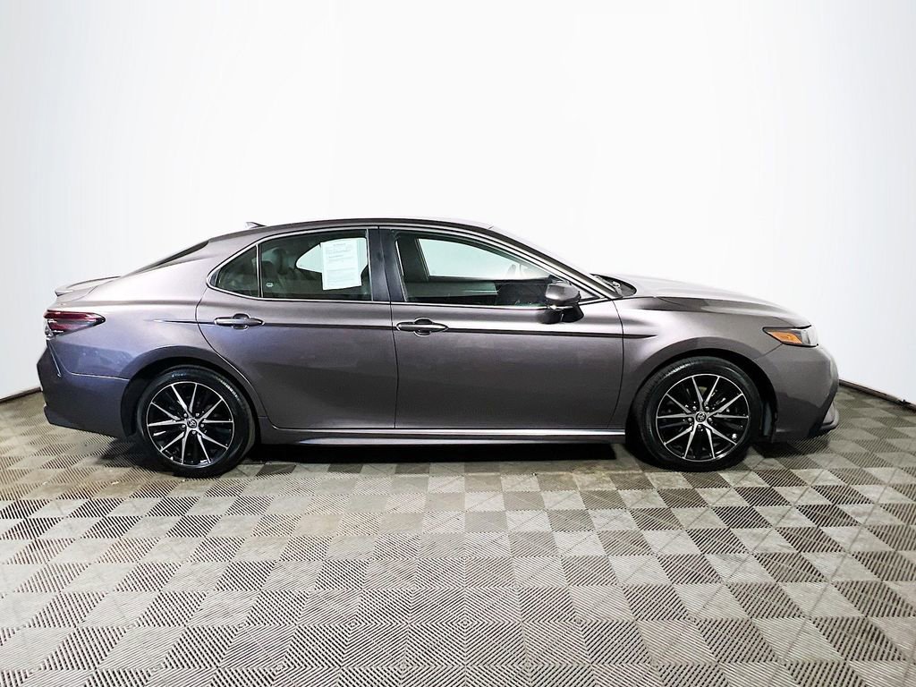 Certified 2022 Toyota Camry SE w/ Cold Weather Package FWD image 9