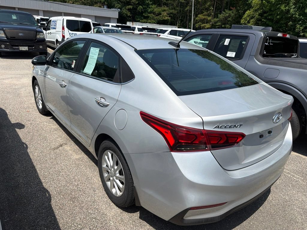 Used 2022 Hyundai Accent SEL FWD image 3