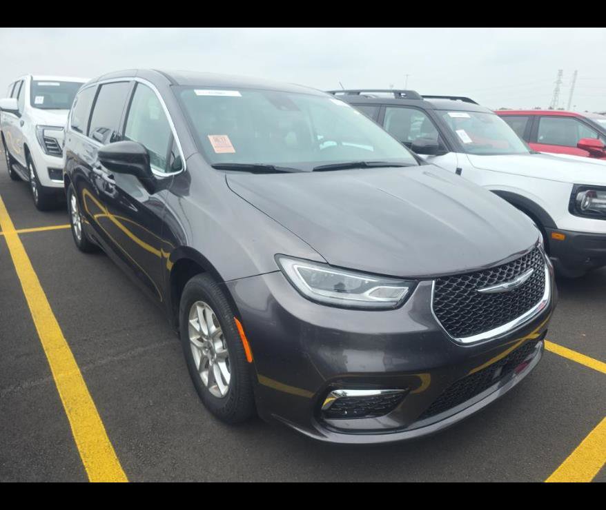 Used 2023 Chrysler Pacifica Touring-L