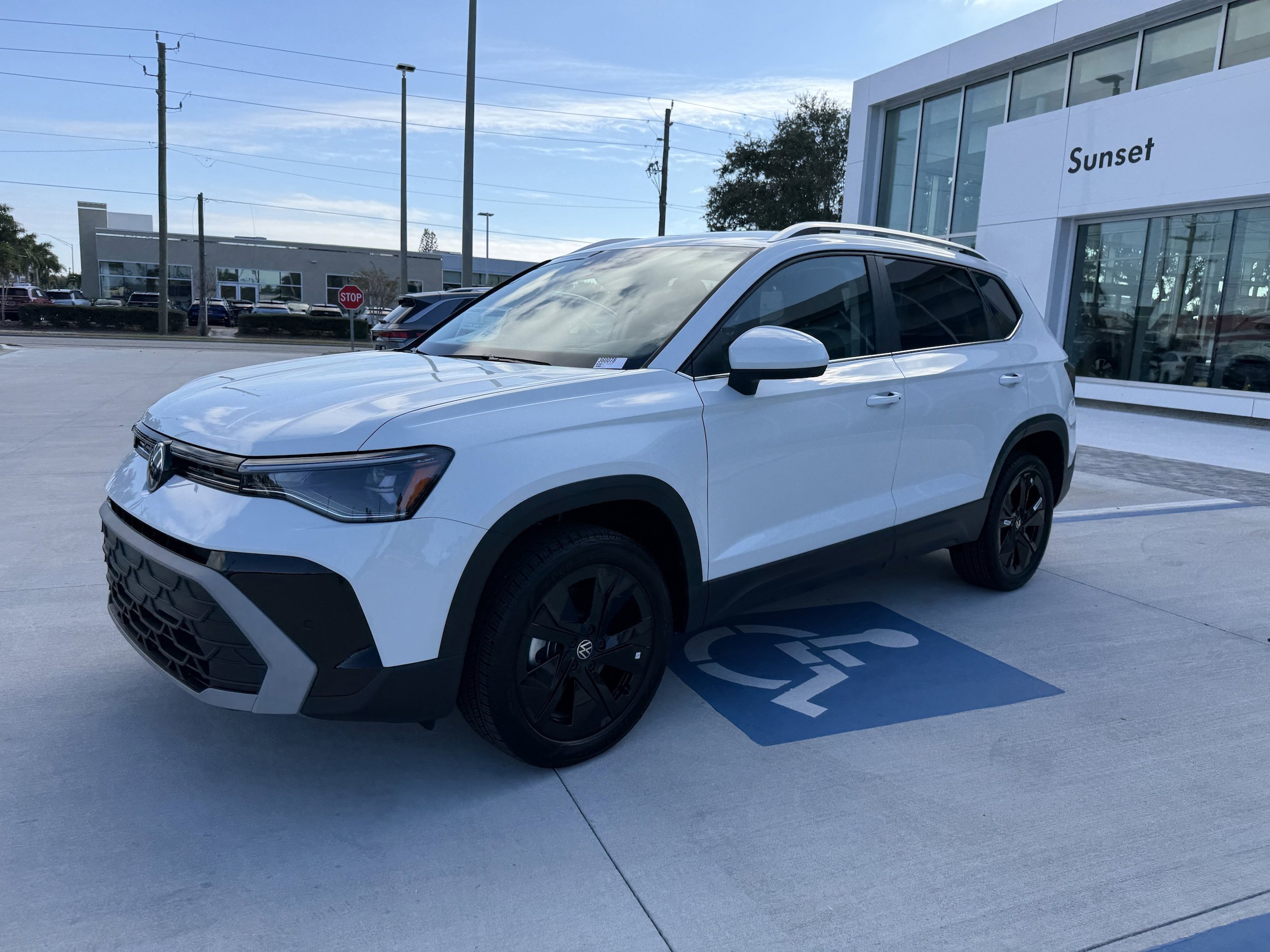 New 2026 Volkswagen Taos SE image 7