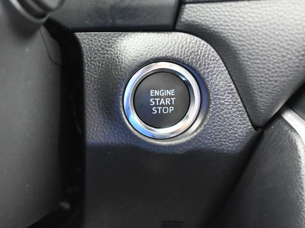 Used 2025 Toyota RAV4 XLE image 28