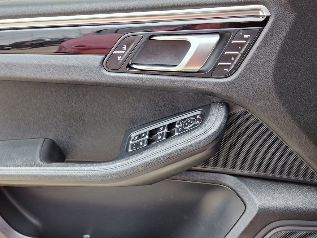 Used 2020 Porsche Macan S image 24