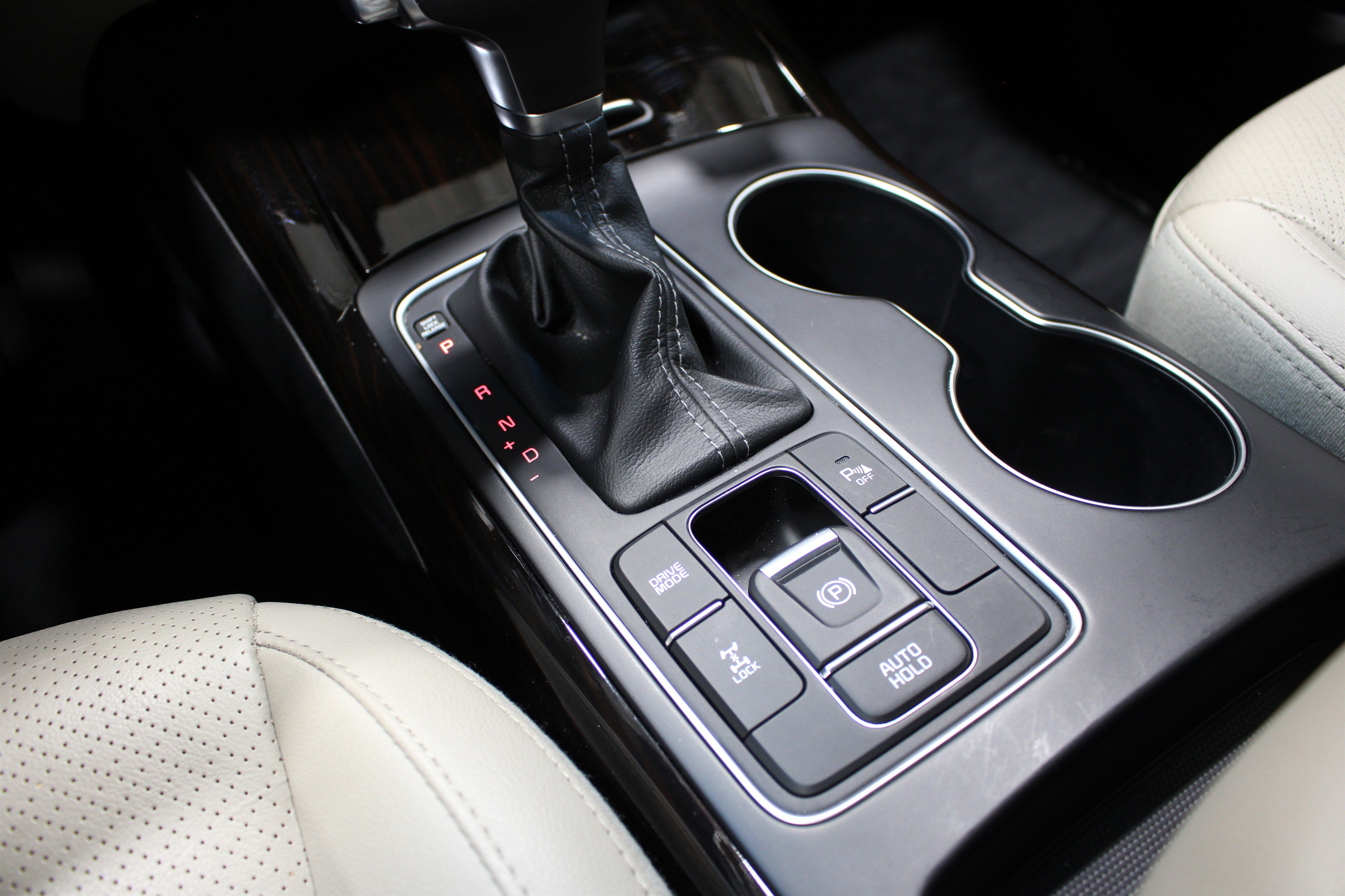 Used 2019 Kia Sorento EX image 16