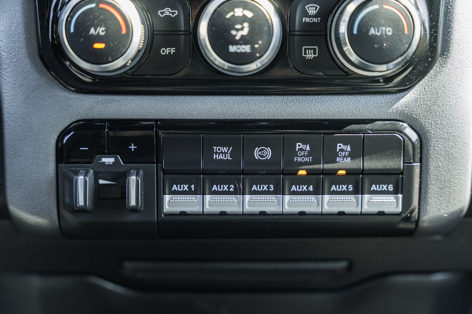 Used 2022 RAM 2500 Big Horn w/ Night Edition AWD/4WD image 43