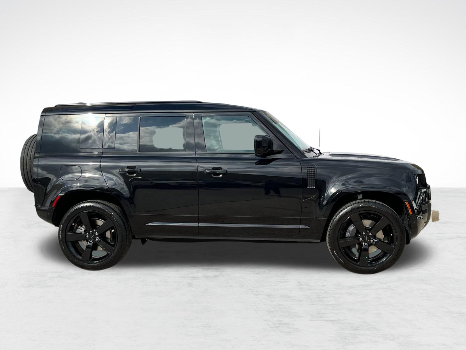 Used 2026 Land Rover Defender 110 X-Dynamic SE AWD/4WD image 8