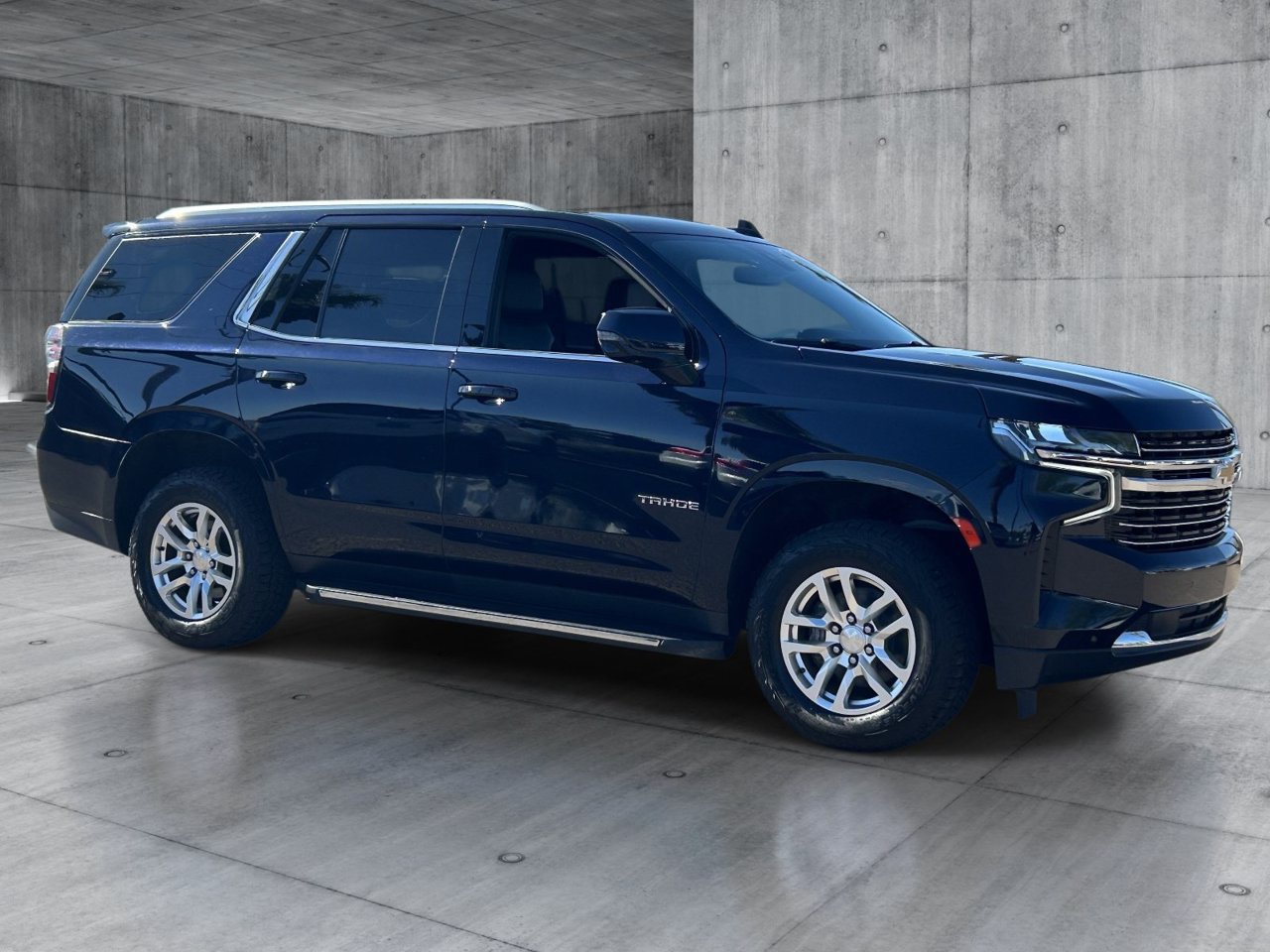 Used 2022 Chevrolet Tahoe LT w/ Luxury Package AWD/4WD image 7