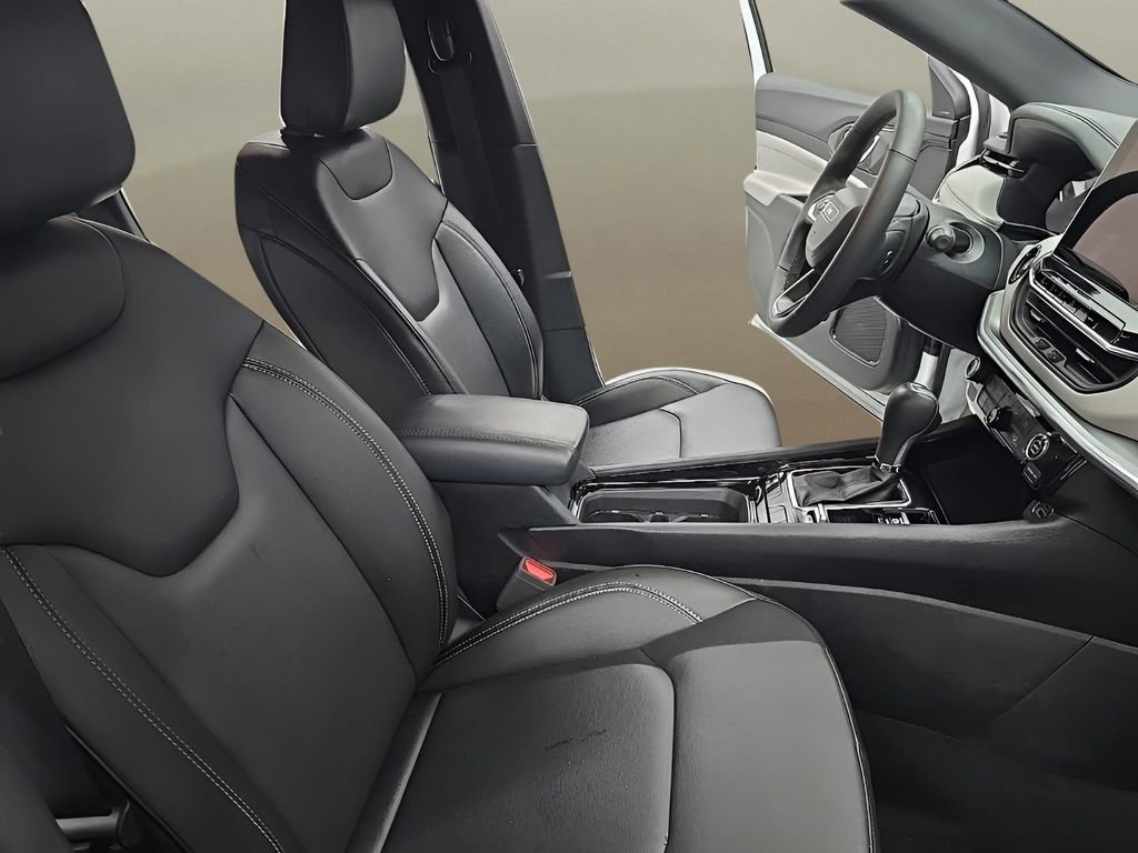 Used 2025 Jeep Compass Limited image 20