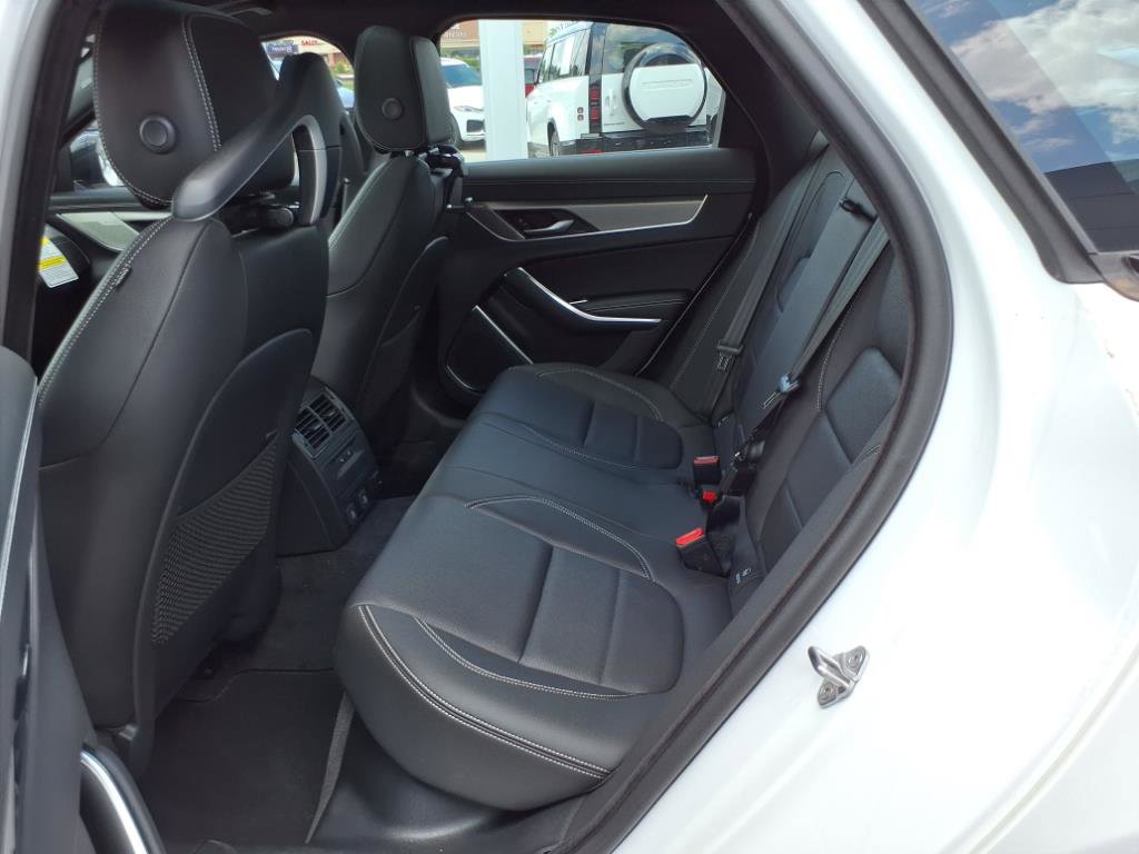 Used 2024 Jaguar XF R-Dynamic SE AWD/4WD image 12