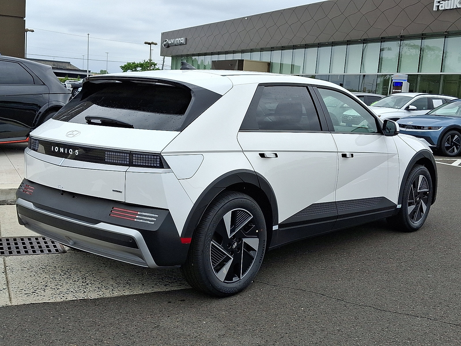 New 2025 Hyundai Ioniq 5 SE image 6