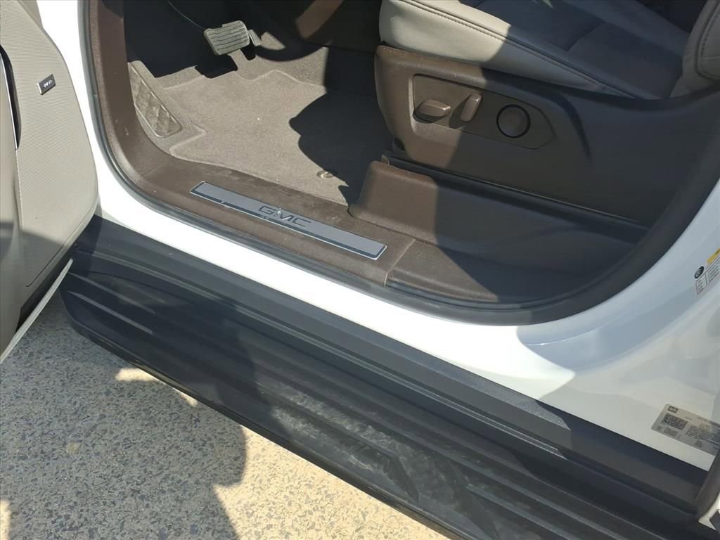 Used 2024 GMC Yukon SLT image 16