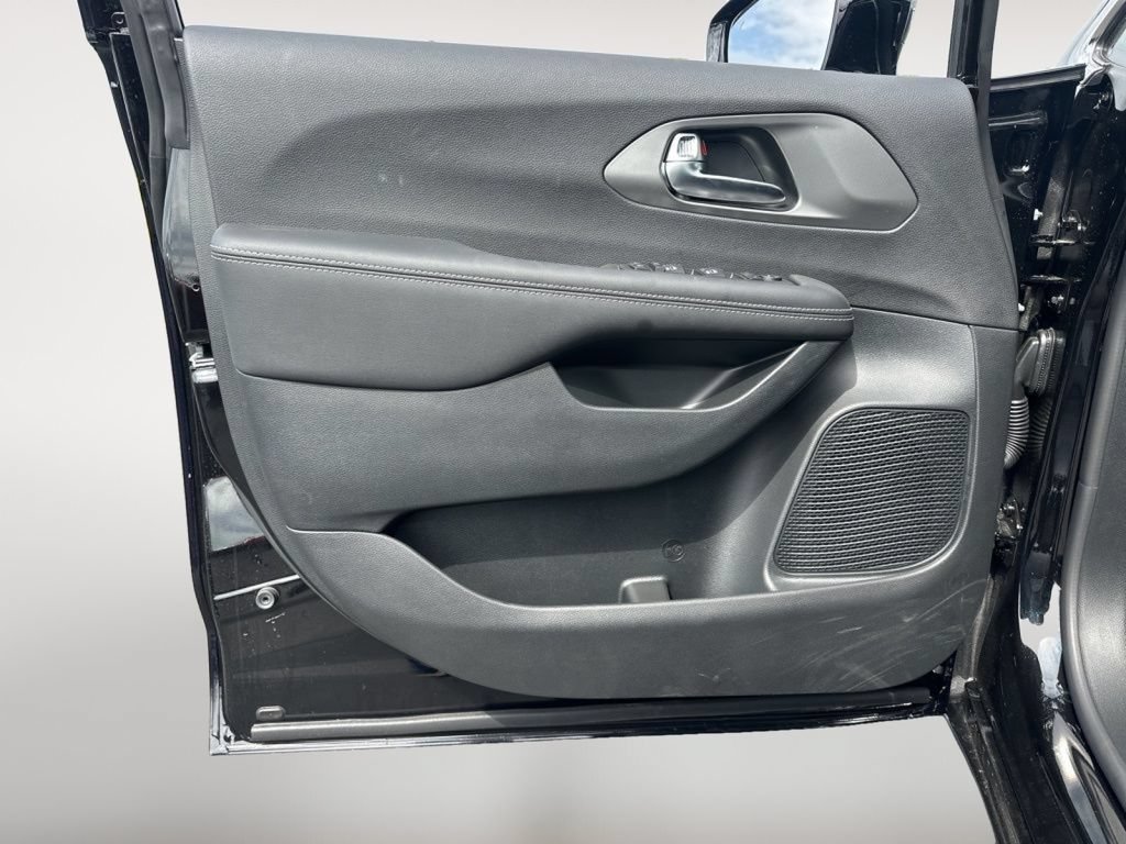 New 2026 Chrysler Voyager LX FWD image 19
