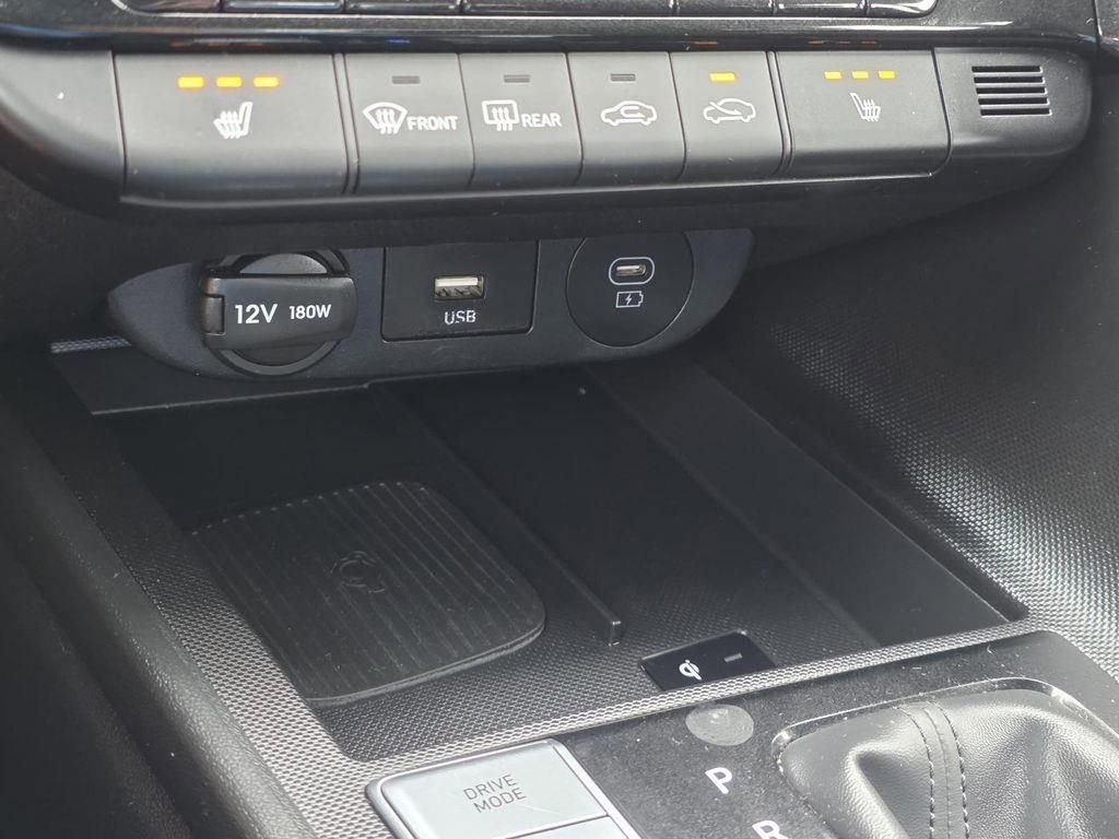 Used 2025 Hyundai Elantra SEL image 13