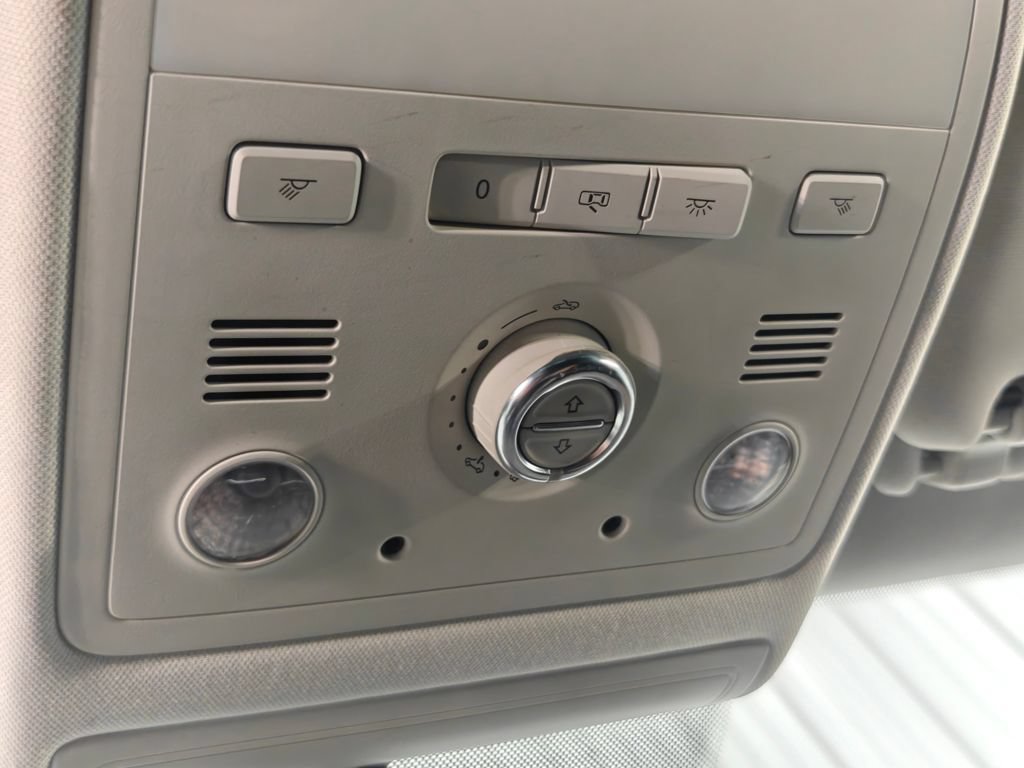 Used 2012 Volkswagen Touareg TDI AWD/4WD image 9