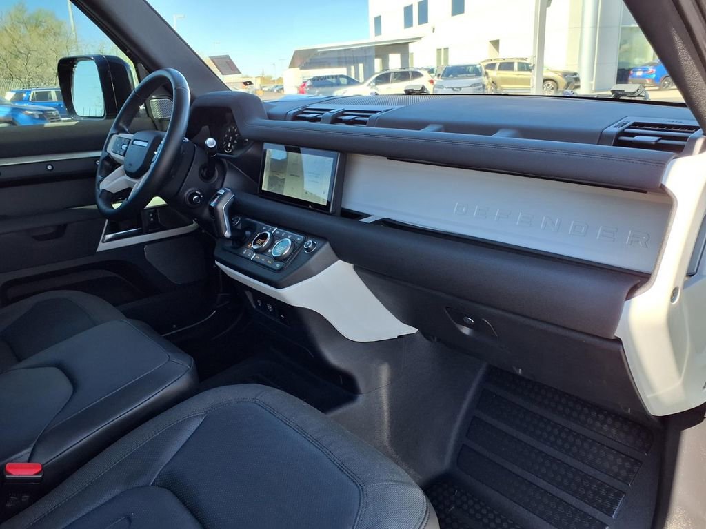 Used 2021 Land Rover Defender 90 First Edition image 19