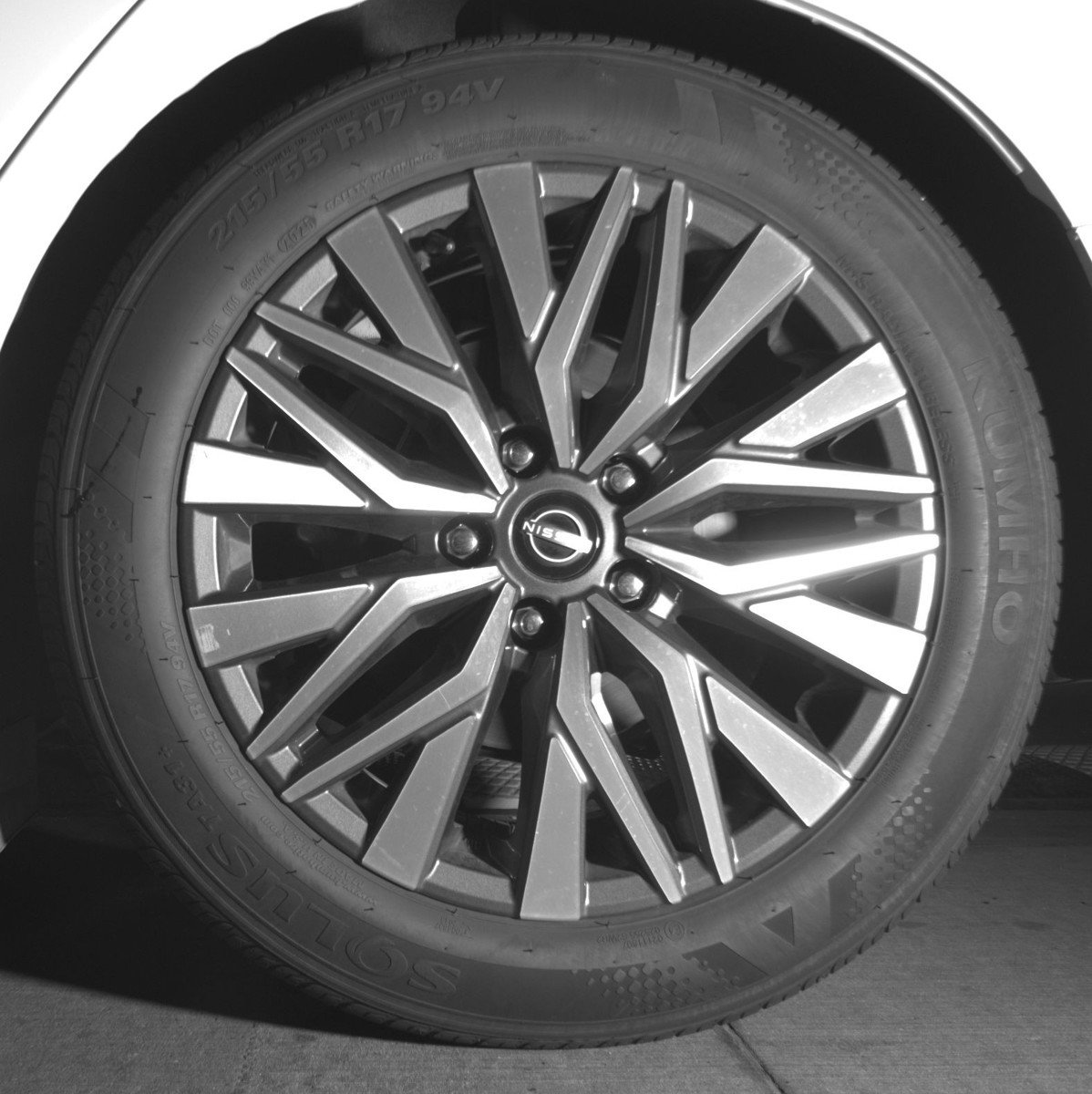 Used 2025 Nissan Altima 2.5 SV FWD image 13