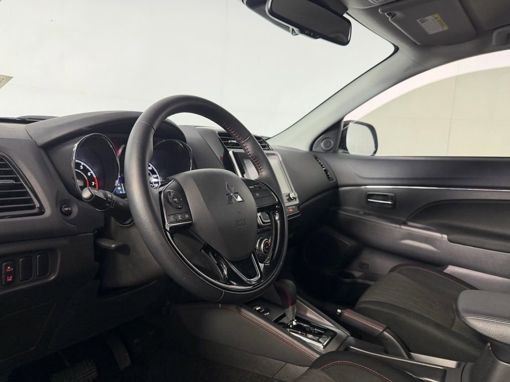 Used 2025 Mitsubishi Outlander Sport LE image 16