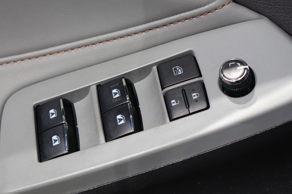 Used 2020 Toyota Avalon XSE FWD image 17