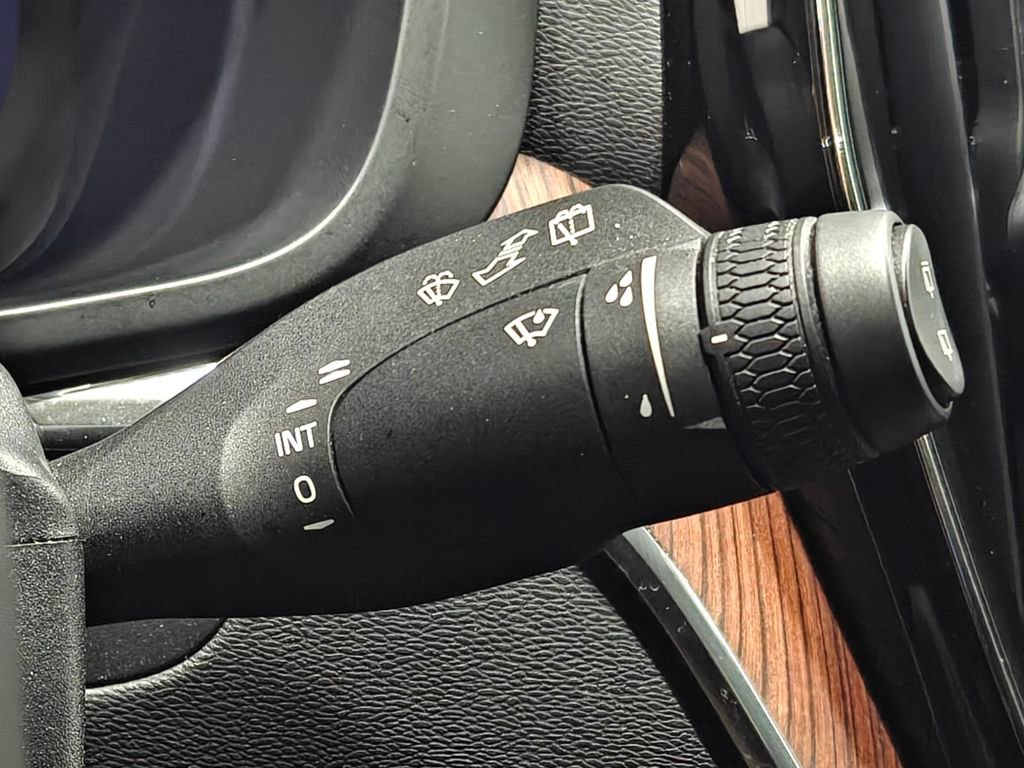 Used 2023 Volvo XC60 B5 Plus image 36