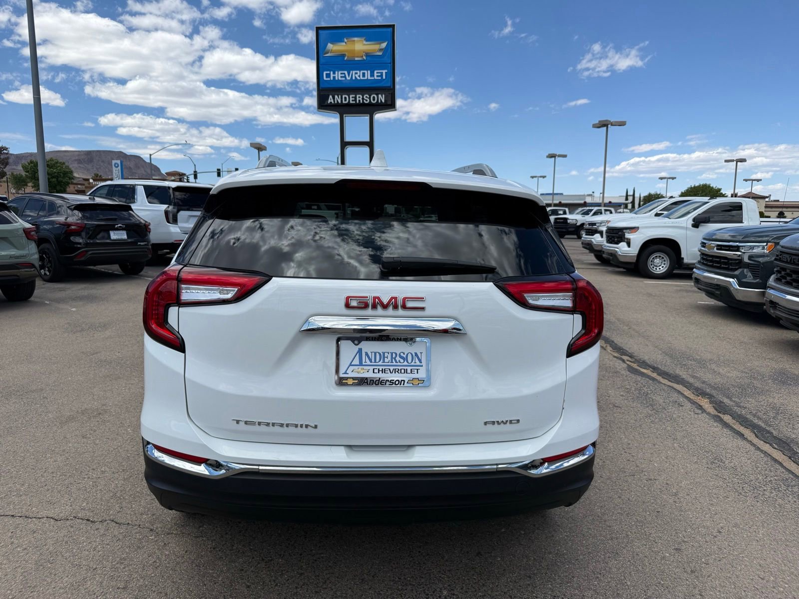 Used 2024 GMC Terrain SLT AWD/4WD image 7