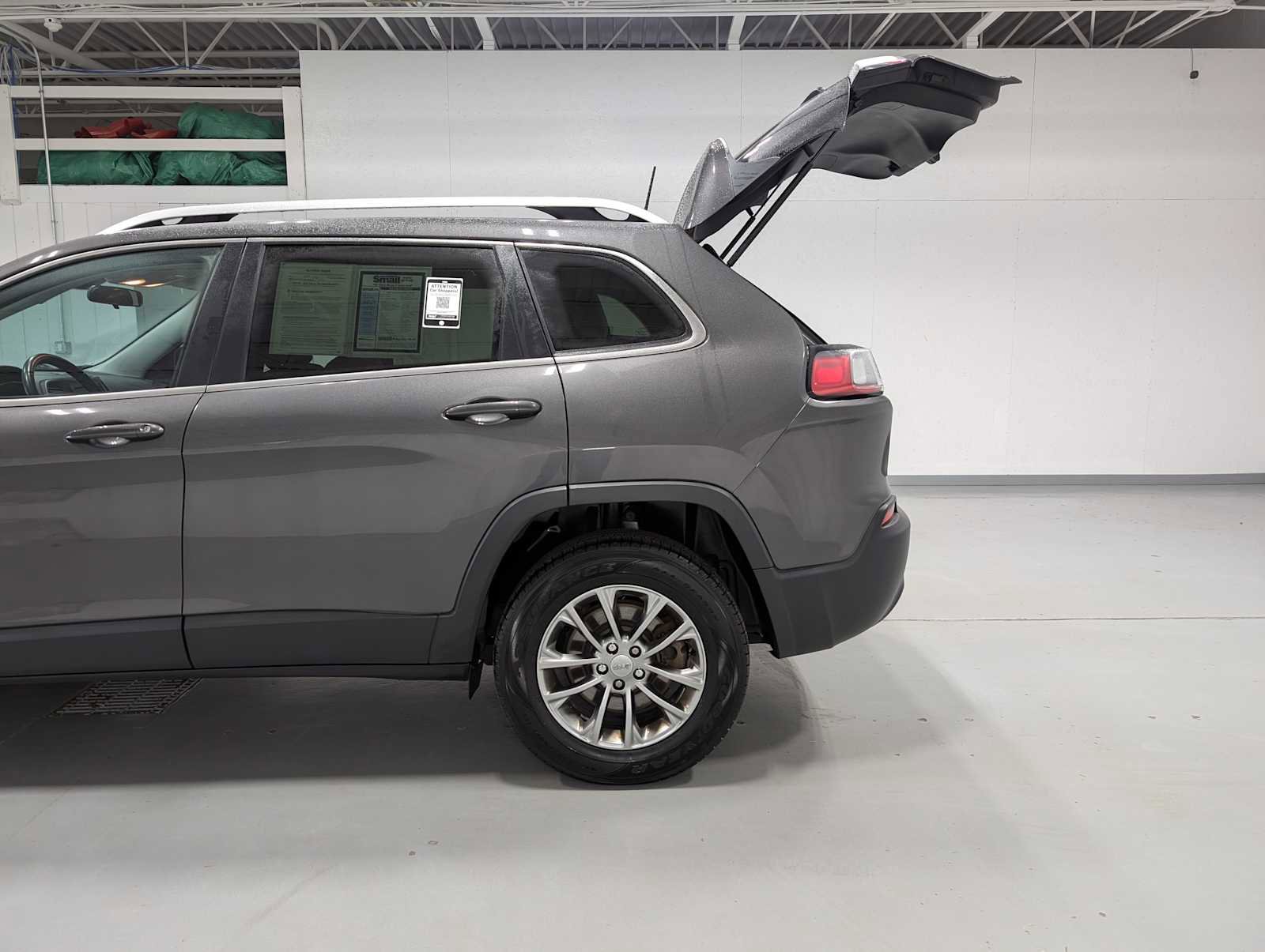 Used 2020 Jeep Cherokee Latitude Plus w/ Cold Weather Group image 8