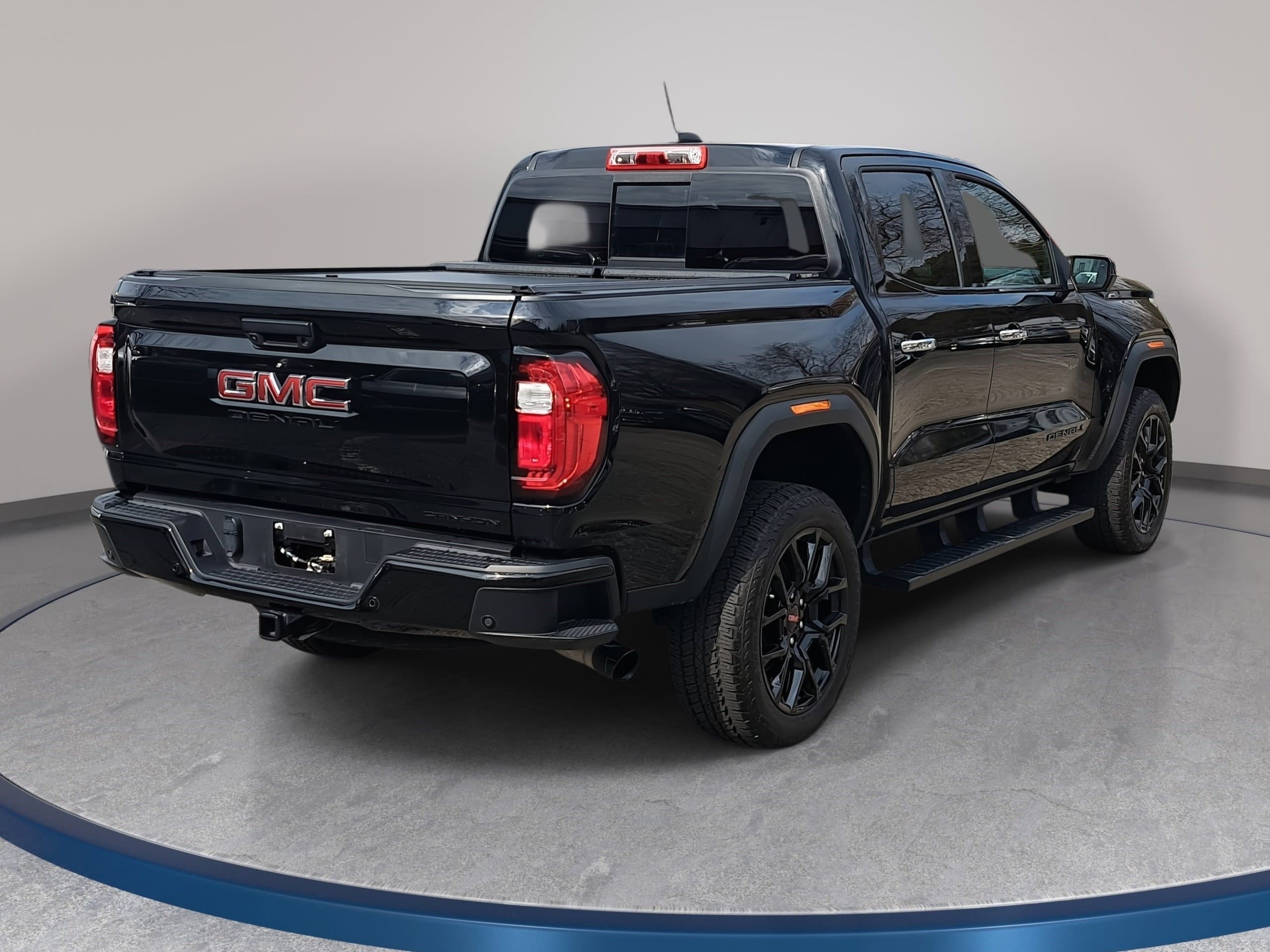 Used 2025 GMC Canyon Denali w/ LPO, Denali Black Edition image 5