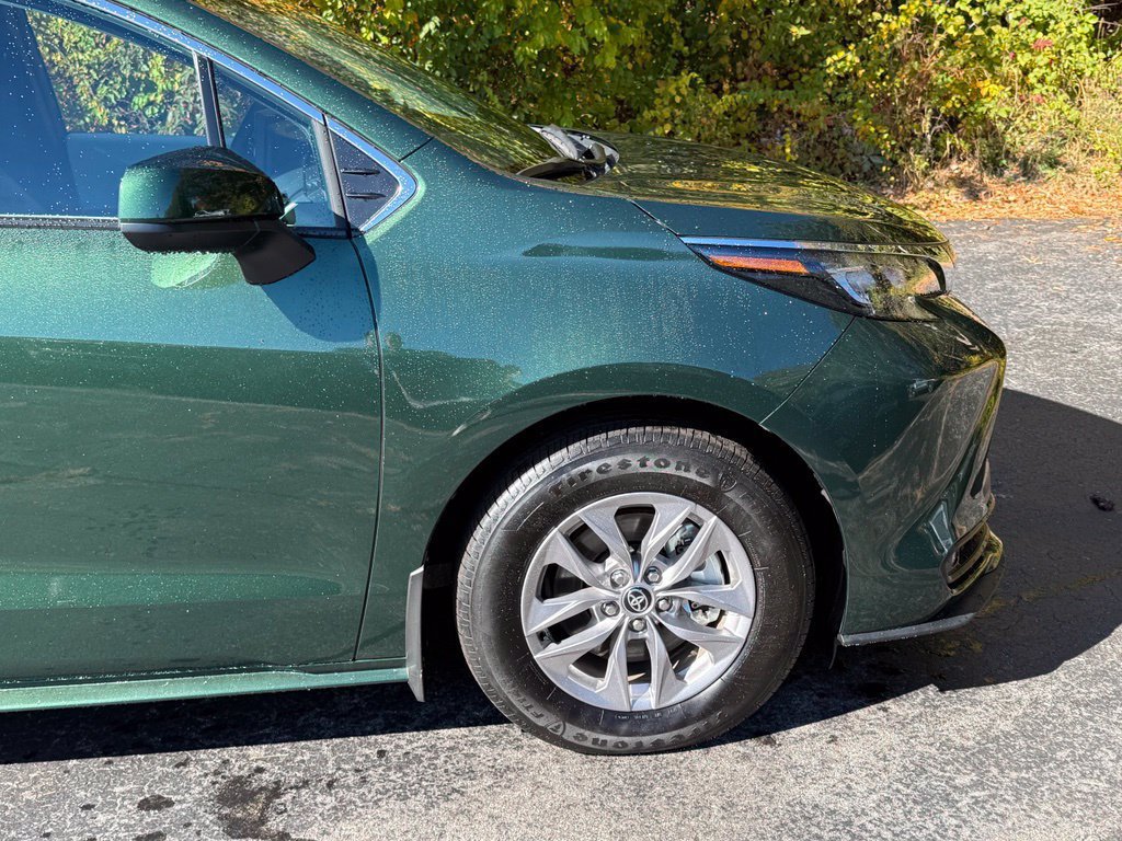 Used 2026 Toyota Sienna XLE AWD/4WD image 11