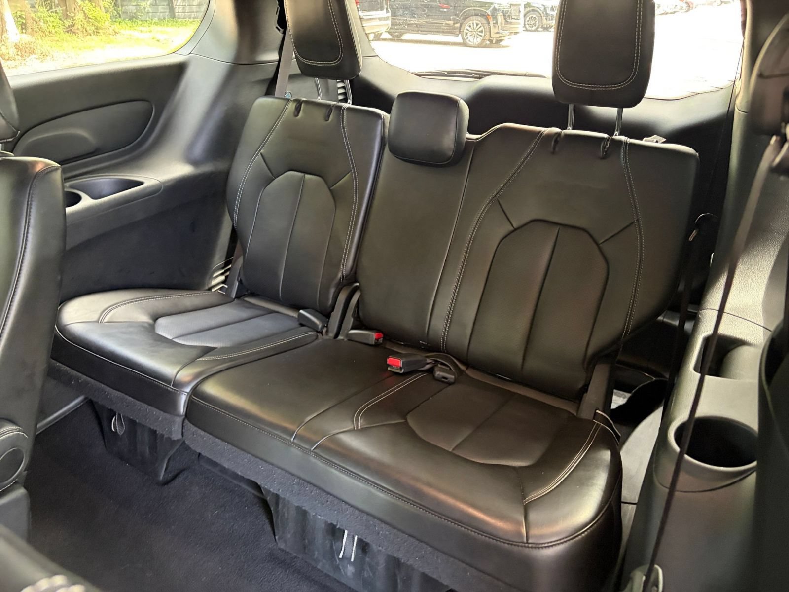Used 2025 Chrysler Pacifica Select FWD image 30
