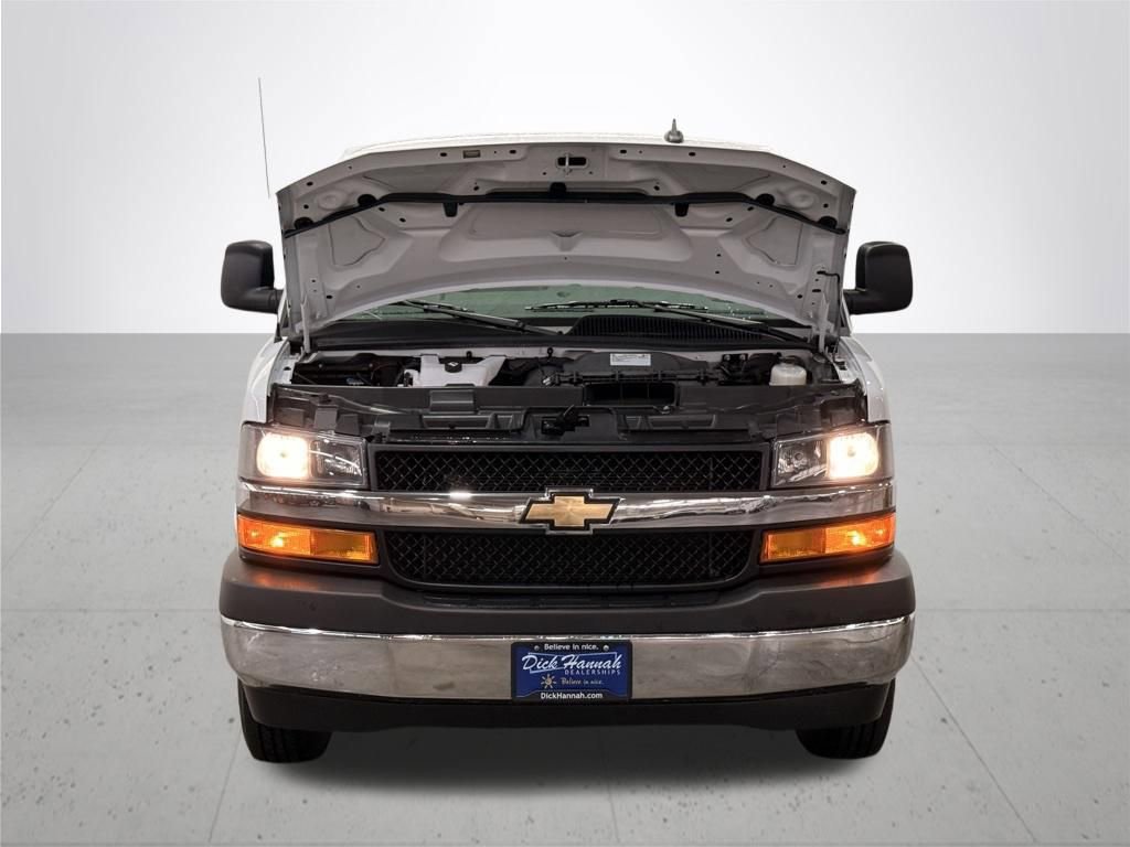 Used 2024 Chevrolet Express 3500 LT w/ LT Preferred Equipment Group RWD image 5