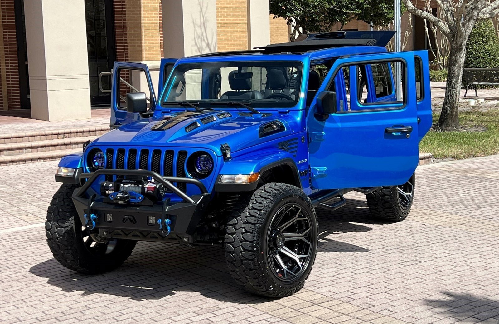 Used 2021 Jeep Wrangler Unlimited Sahara AWD/4WD image 2