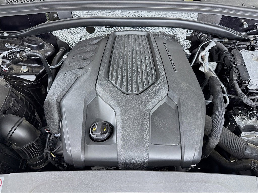 Used 2025 Porsche Macan image 32