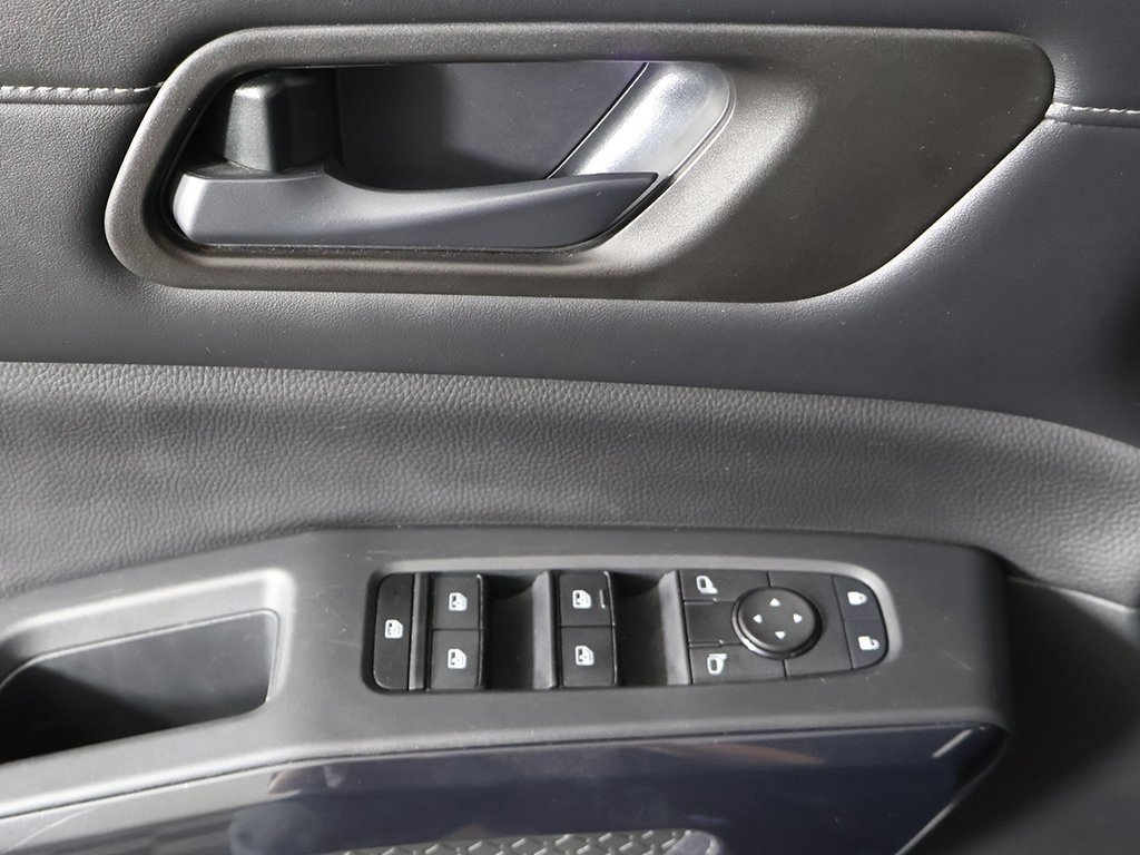 Used 2024 Nissan Pathfinder SV image 35