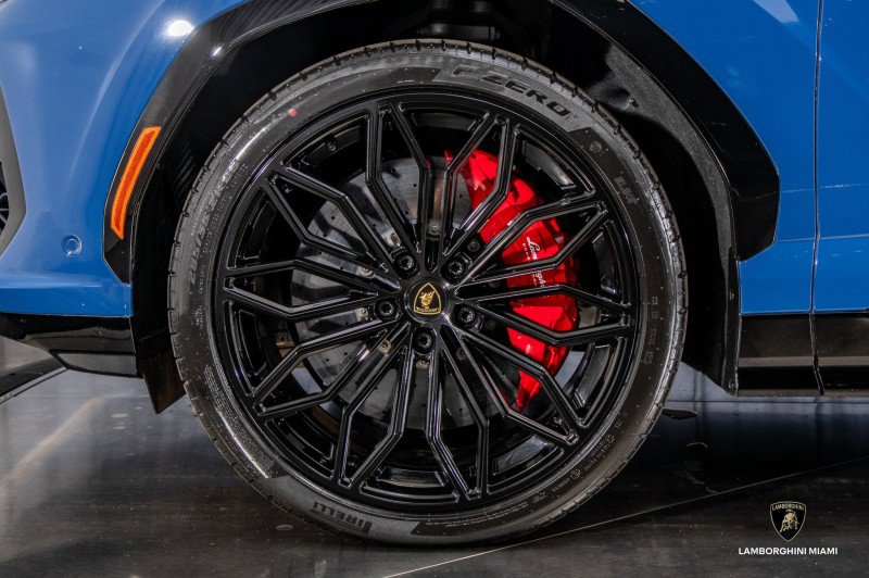 Used 2025 Lamborghini Urus SE image 18