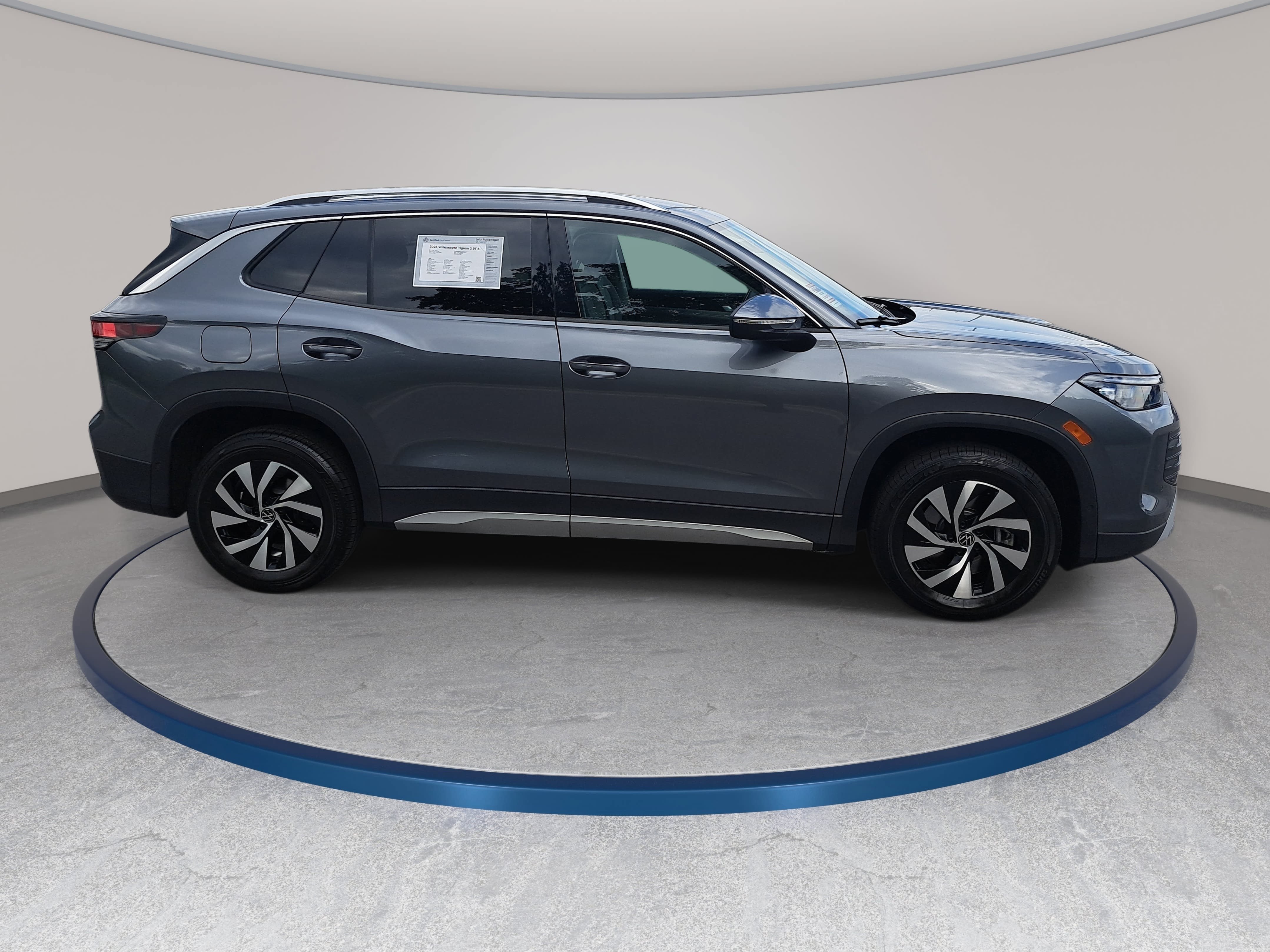 Certified 2025 Volkswagen Tiguan S AWD/4WD image 4