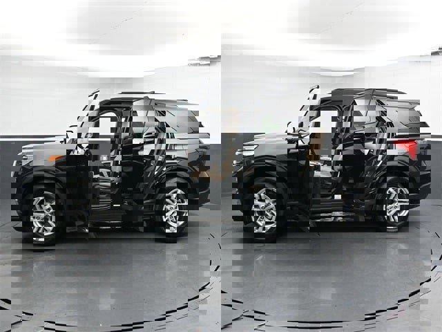 Used 2023 Ford Explorer XLT w/ Equipment Group 202A image 30