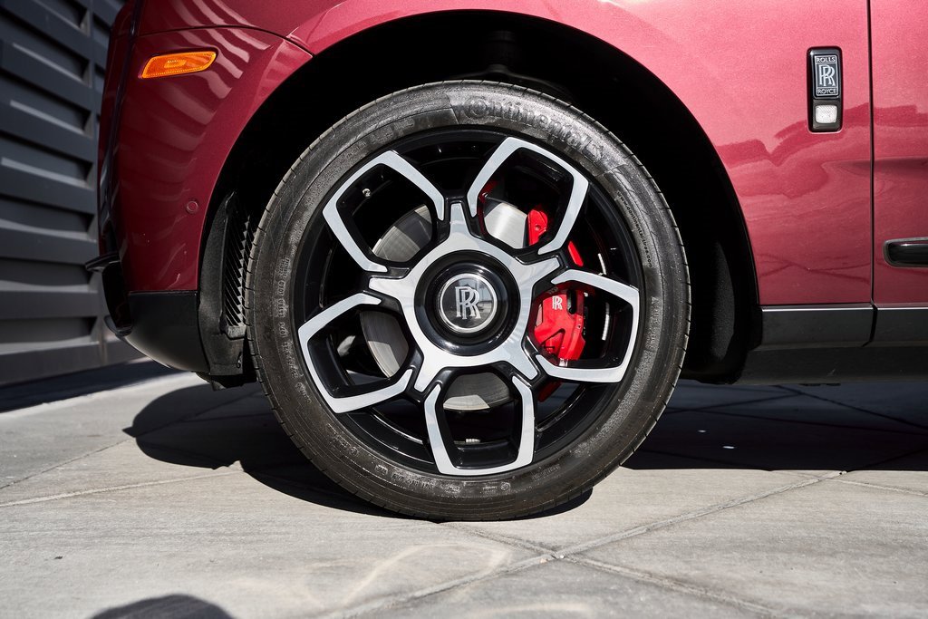 Used 2022 Rolls-Royce Cullinan Black Badge image 3