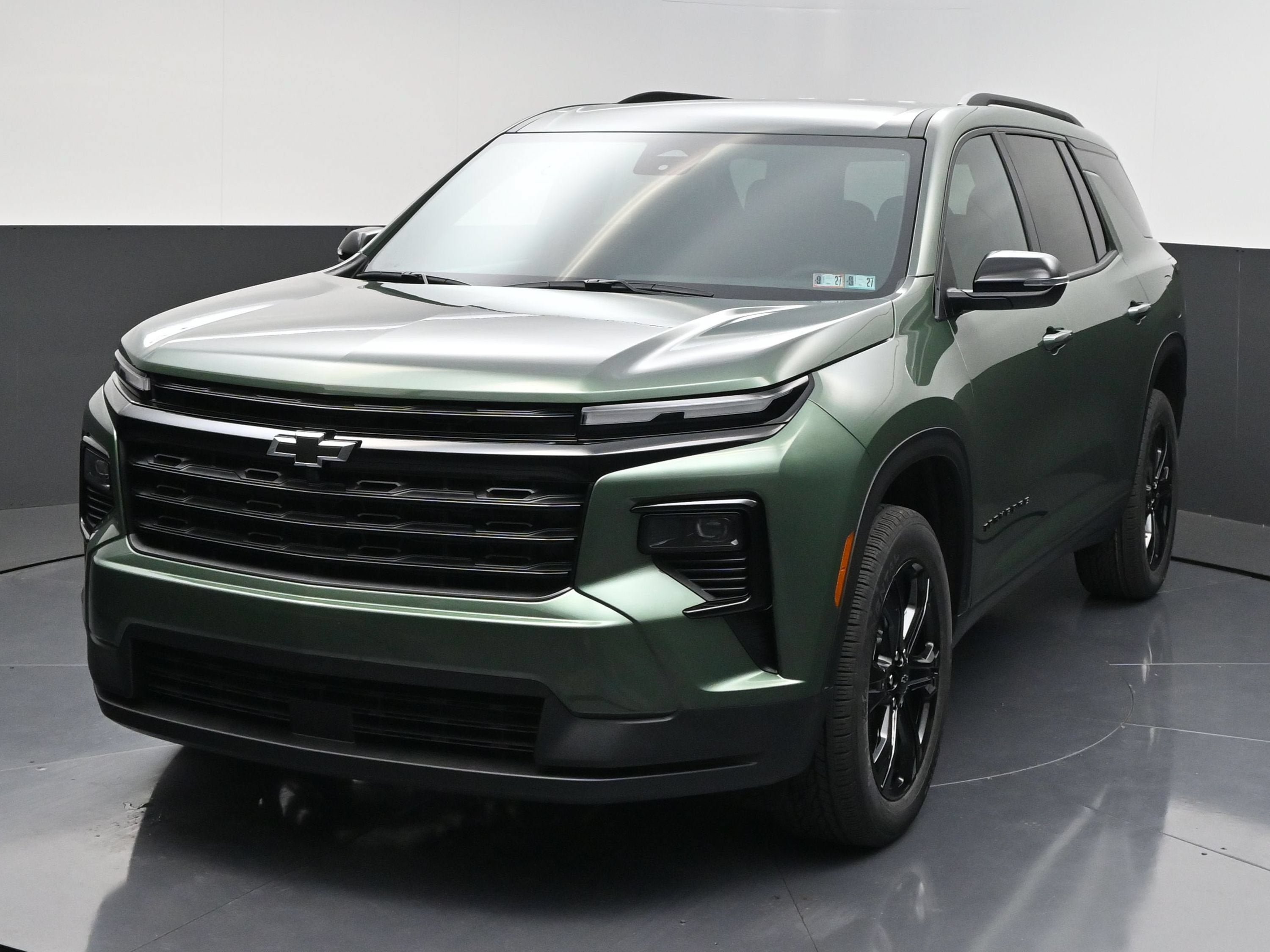 New 2027 Chevrolet Traverse LT w/ Midnight/Sport Edition AWD/4WD image 4
