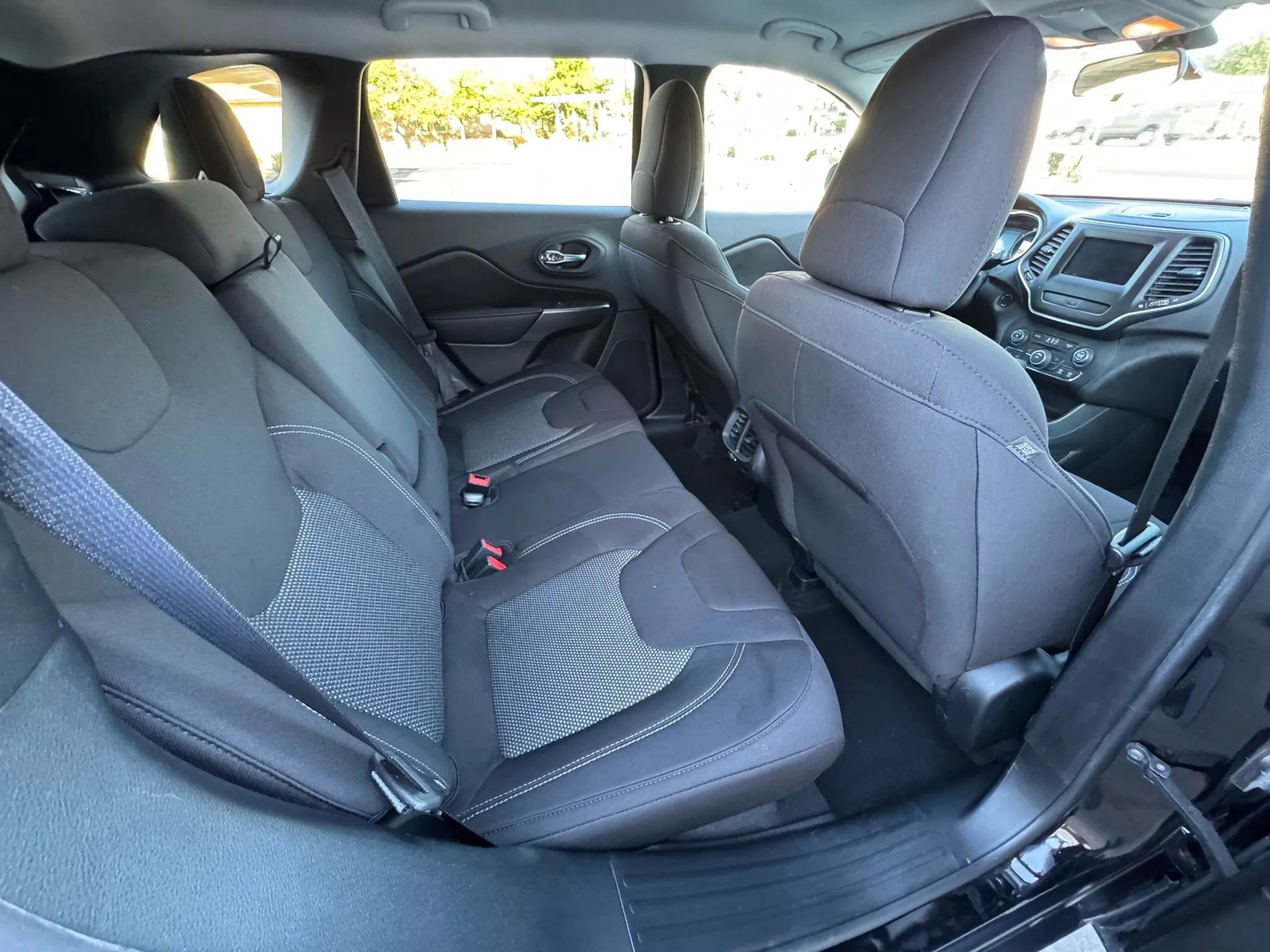 Used 2020 Jeep Cherokee Latitude image 14